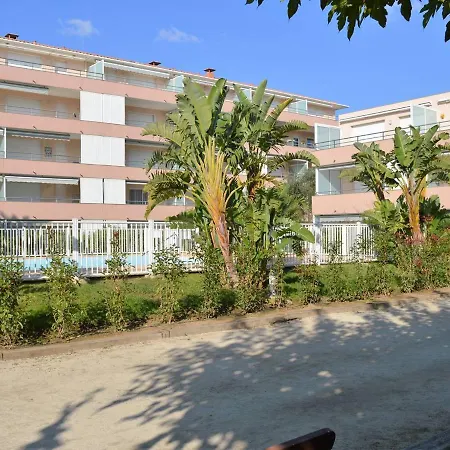 Apartment T2 Climatise Avec Piscine, Terrasse Et Parking A 600m De La - - Fr-1-251-399