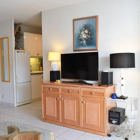 T2 Climatise Avec Piscine, Terrasse Et Parking A 600m De La - - Fr-1-251-399